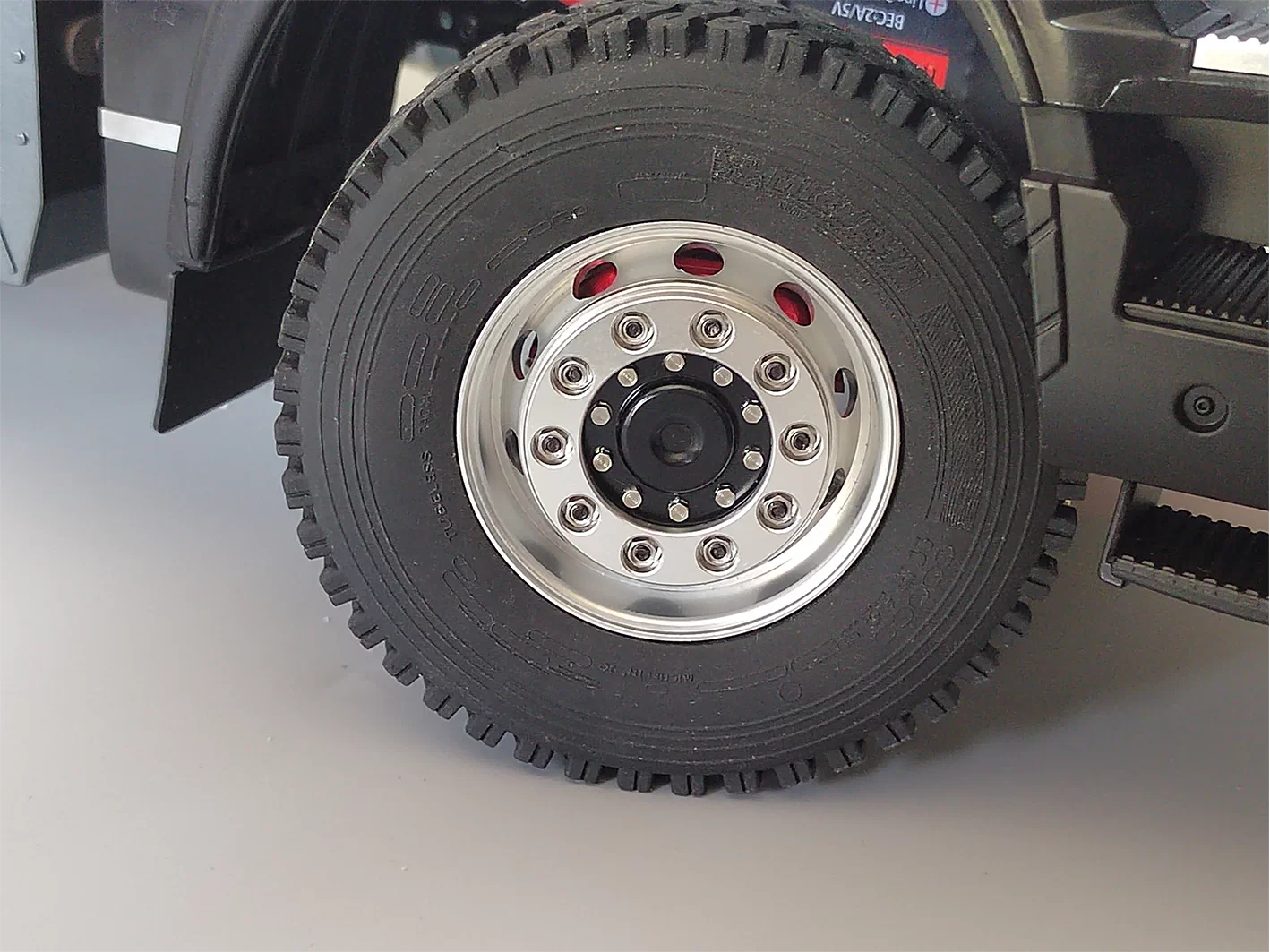 1/14 Scale CNC Aluminum Wheel Hub Cover Rings - Hollow Beadlock Style for Tamiya Trucks (Silver, 2pcs)