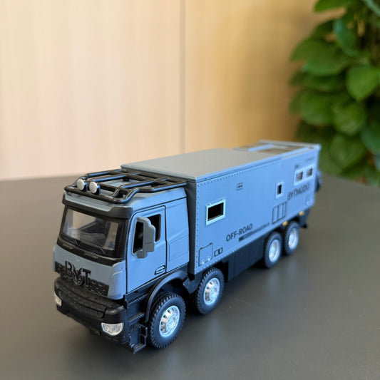 1/24 RV Navigator F – Light & Sound, Pull‑Back, Die‑cast Metal Model with Removable Motorcycle