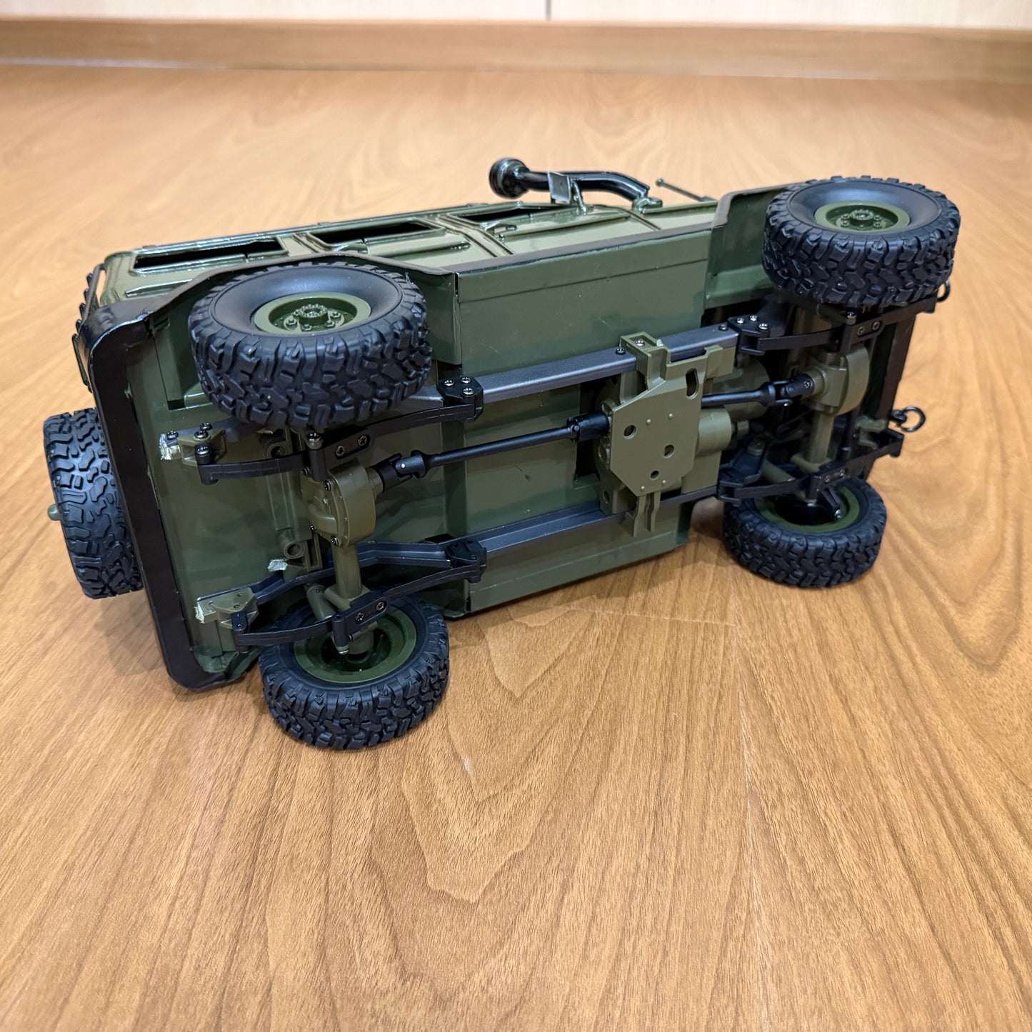 1:16 Scale Military Green Off-Road Display Model - All-Metal Body G-Wagon Style Static Vehicle with Roof Rack & Spare Tire